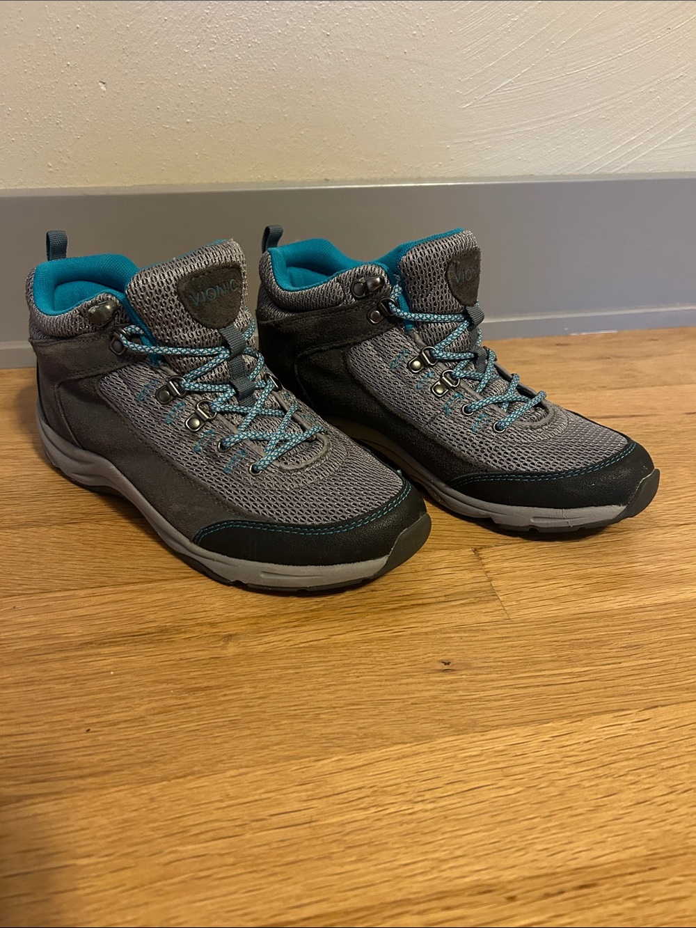 Vionic Gray and Teal Women's Winter/Rain Hiking Boots